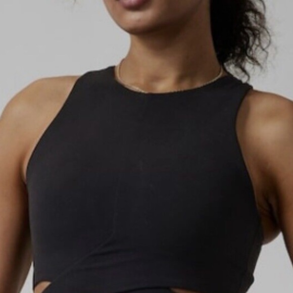 26. NWT Athleta Conscious Cut out Crop D-DD Size XS - Picture 3 of 7